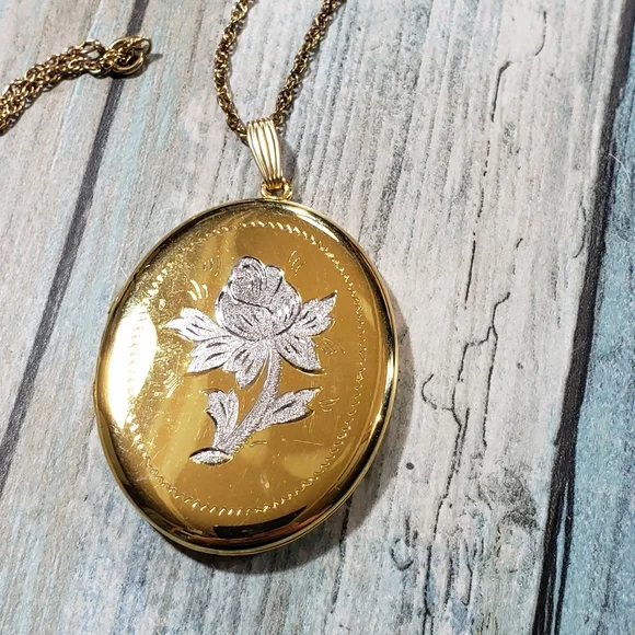 Marathon 12k GF Flower Locket - Picture 10 of 16